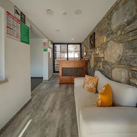 Neko Hotel *
